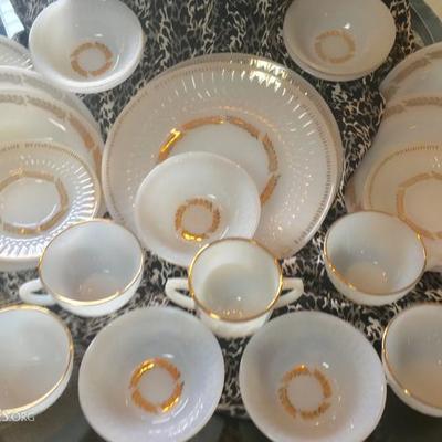 50th Anniversary Gold pattern
Foistoria Dishes. Over 50 pieces