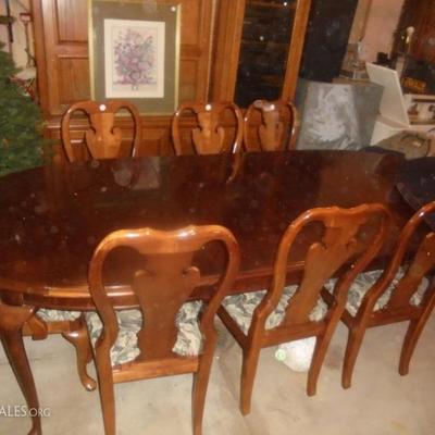 Thomasville Cherry Dinette Set with 8 Chairs & protective pads. Table shown with both leaves inserted.