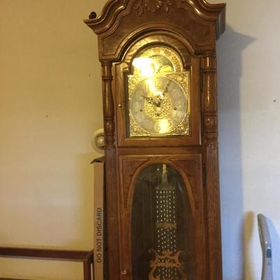 Grandfather clock - works but glass broken on side can be replaced 