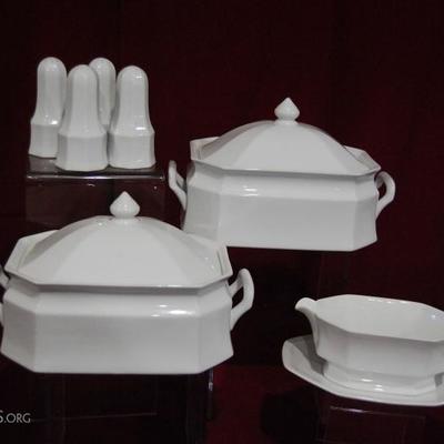 Savoir Vivre MAISON BLANCHE 2 Covered Casserole Dishes, Gravy Boat with under plate, 2 Salt and Pepper Sets