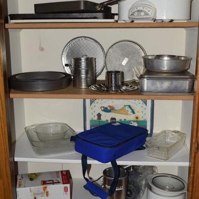 kitchen gadgets and bakeware 