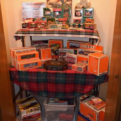 Lionel trains and accessories with boxes 