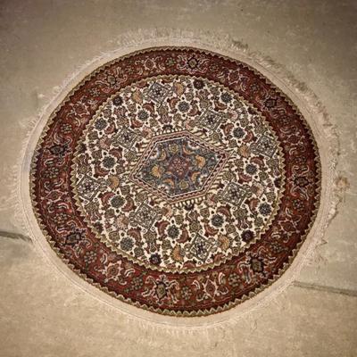 Rug 38 in round