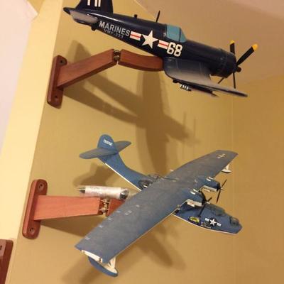 Model Planes with Display Mounts