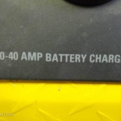Cat battery charger pluged in and comes on and wor ...