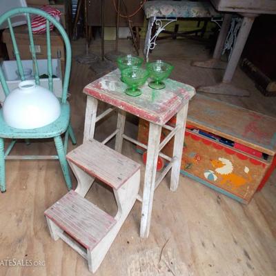 Vitnage wooden kitchen stool, vintage depression glass