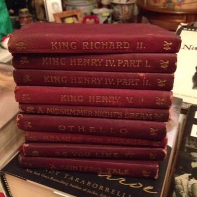 Shakespeare mini books  - antique and collectible