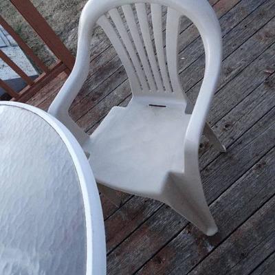 Metal patio table & 4 plastic patio chairs