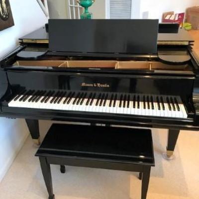 Beautiful Black Lacquered Mason & Hamlin Baby Grand Piano. Very well Maintained and in Beautiful Condition