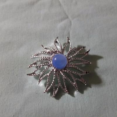 Lot 0013
Broach with blue stone inlay
Approx: 3