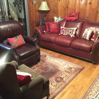 Leather Sofa and Recliner.  Paid more than 3,000 for Sofa.  Letting it go for $400
