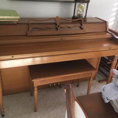 Lowrey spinet sized piano