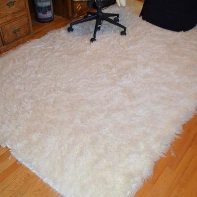 White rug, approx. 9'6