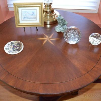 Thomasville occasional table with marquetry