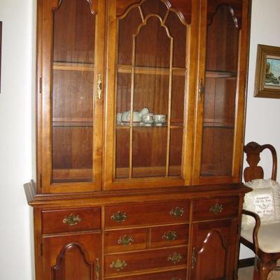 BUY IT NOW 
Stanley American Craftsman Collection dining room china cabinet 