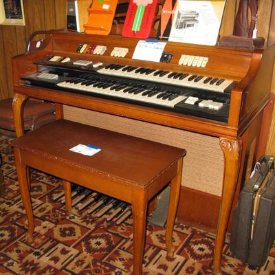 Wurlitzer model 4300 organ