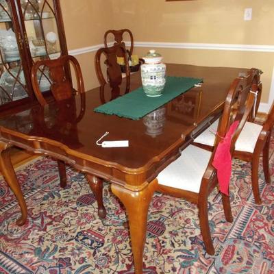 Broyhill dining table $490
