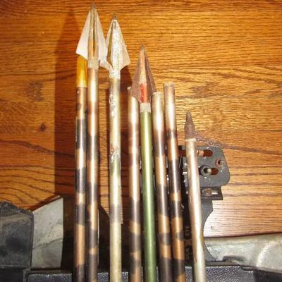 Game Tracker Bow - w/ 3 Arrows - Good Condition!