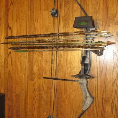 Game Tracker Bow - w/ 3 Arrows - Good Condition!