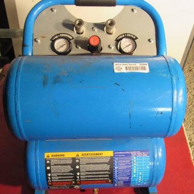 5 Gallon Air Compressor - Up to 135 PSI - Works!