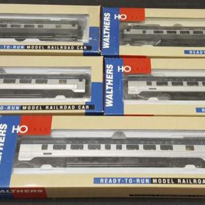 HMT080 Five Walthers HO Ready To Run Railroad Cars in Boxes
