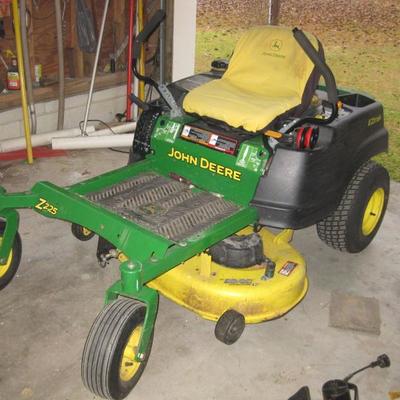 John Deere 0 Turn Lawn Tractor