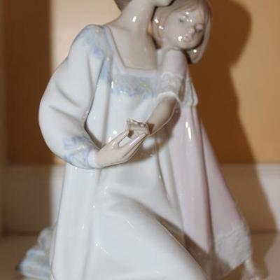 Lladro mother and daughter figure, 8
