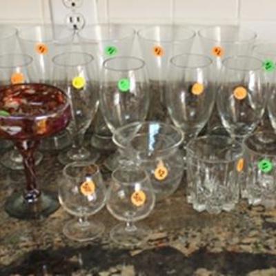 Box lot of miscellaneous glassware
