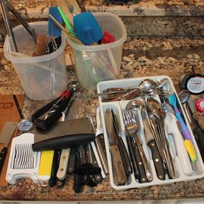 Box lot of miscellaneous kitchen utensils
