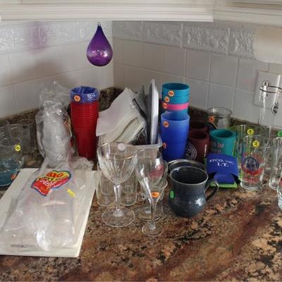 Box lot of miscellaneous glass and plasticware
