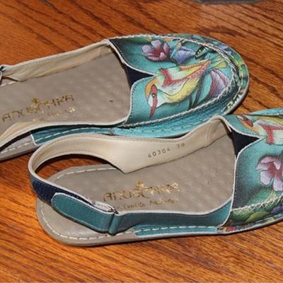 Pair of Anuschka hand painted shoes, Size 39
