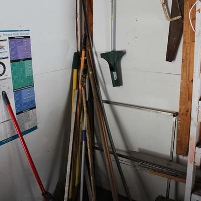 Box lot of garden items, saws, etc., see photos
