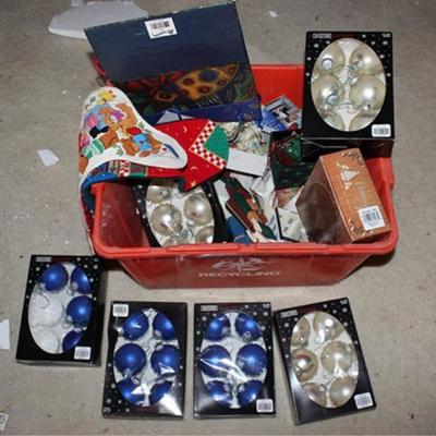 Box lot of miscellaneous Christmas dÃ©cor,  decorations, etc., located on 2nd floor, bring  manpower
