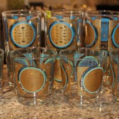 Set of 12 gold leaf painted drinking glasses
