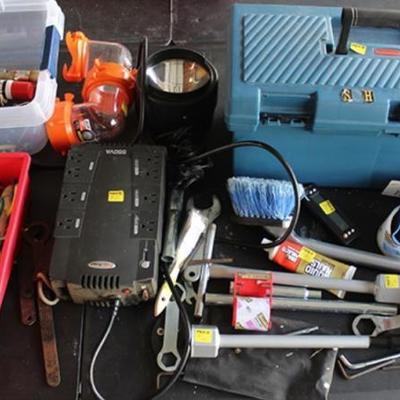 Box lot of miscellaneous tools, see photos
