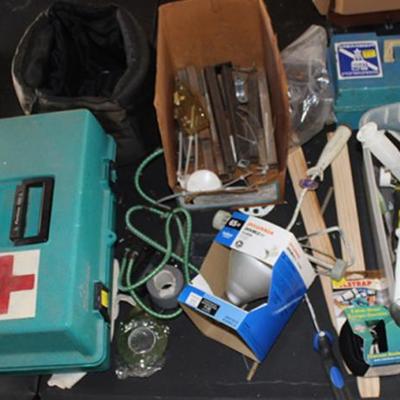 Box lot of miscellaneous tools, see photos
