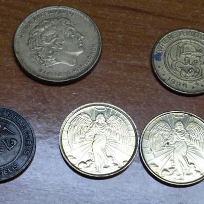 Lot of 5 coins/foreign/tokens.