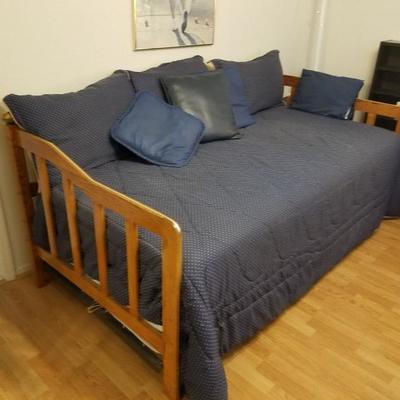 Trundle Bed, like new