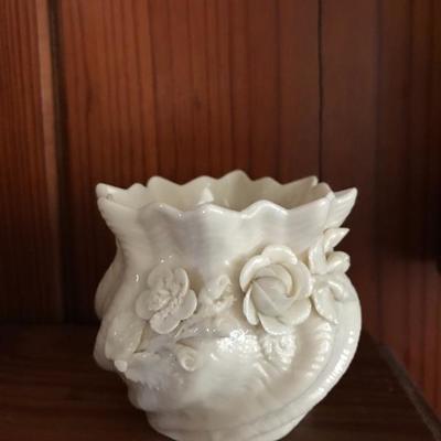              Irish Belleek Vase (3â€ x 3â€)
                               19,50