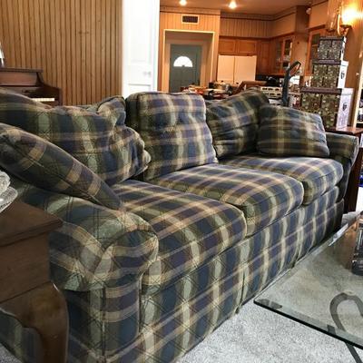                           88â€ Plaid Sofa
                                 255.â€”