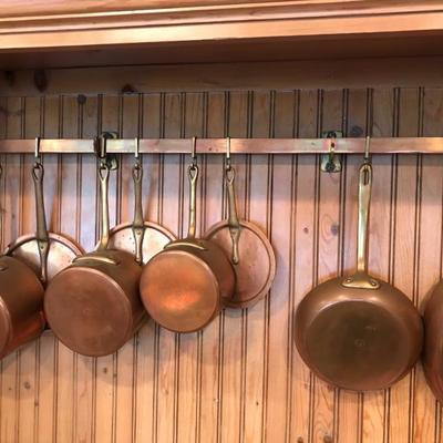           Country Kitchen Copper Rack
 Three Sauce Pans with Lids Plus Two Skillets
                               195.â€”. (Set)