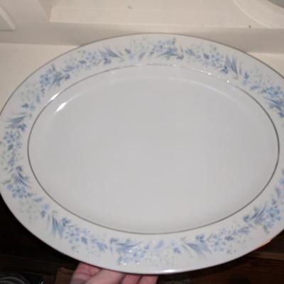 Verona by Nitto #2852 Columbia China
This is a full serving set for 8 