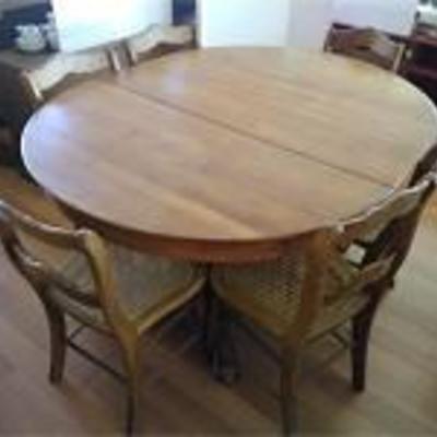 Antique Claw Foot Dining Table w/Chairs
