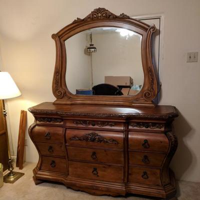 Beautiful dresser with large mirror 
The drawers are cedar lined 