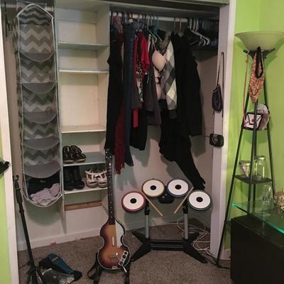 Closet filled with Wii set and halgames plus drum set for online game 