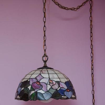 Dale Tiffany Inc. Hanging Pendant Light  http://www.ctonlineauctions.com/detail.asp?id=671831