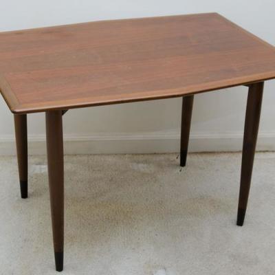 Scandinavian Mid-Century Coffee Table    http://www.ctonlineauctions.com/detail.asp?id=671832