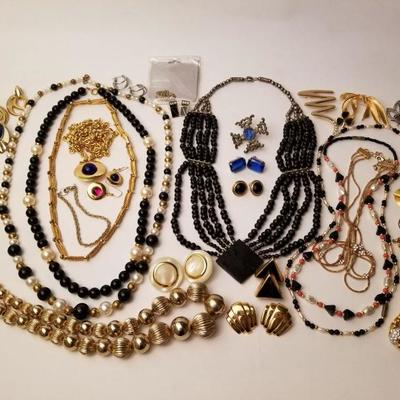 Costume Jewelry Assortment #1 http://www.ctonlineauctions.com/detail.asp?id=672972