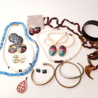  Costume Jewelry Assortment #2http://www.ctonlineauctions.com/detail.asp?id=672974