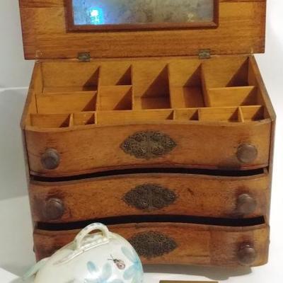 Vintage Piggy Bank, jewelry box, and clock  http://www.ctonlineauctions.com/detail.asp?id=671811